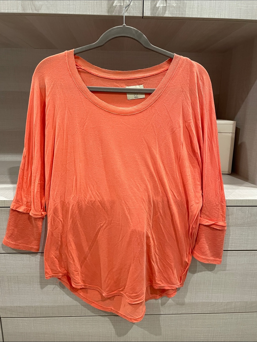 Women's Coral Scoop-Neck Long-Sleeve Top